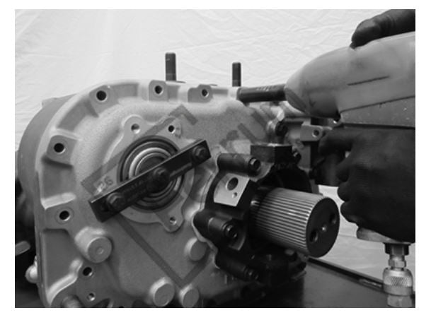 Eaton Fuller Transmission Auxiliary Countershaft Support Straps RR1002TR Alternative Tool used on Roadranger FR and RT Series Gen 7 and 9